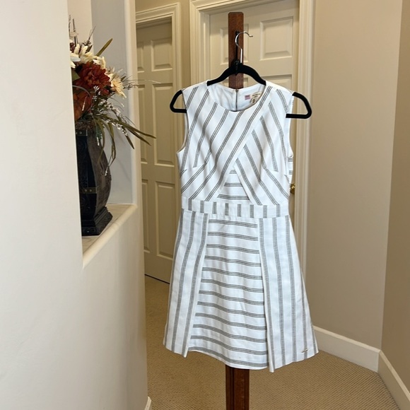 Ted Baker London Dresses & Skirts - Ted Baker London Colour by Numbers Cross Front Skater Dress